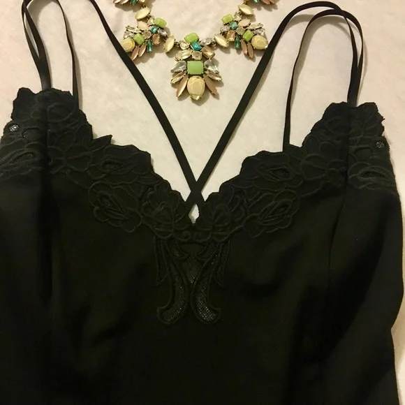 π»GUESS?π» Backless Romper - Picture 2 of 8